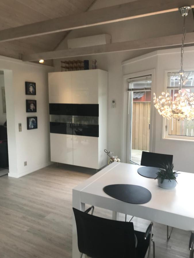 Skon Feriebolig Med Havudsigt I Naturskont Omrade Munkebo Exterior photo