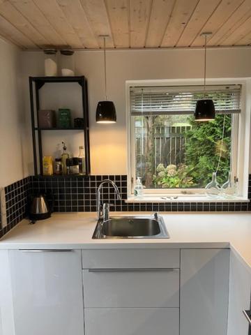 Skon Feriebolig Med Havudsigt I Naturskont Omrade Munkebo Exterior photo
